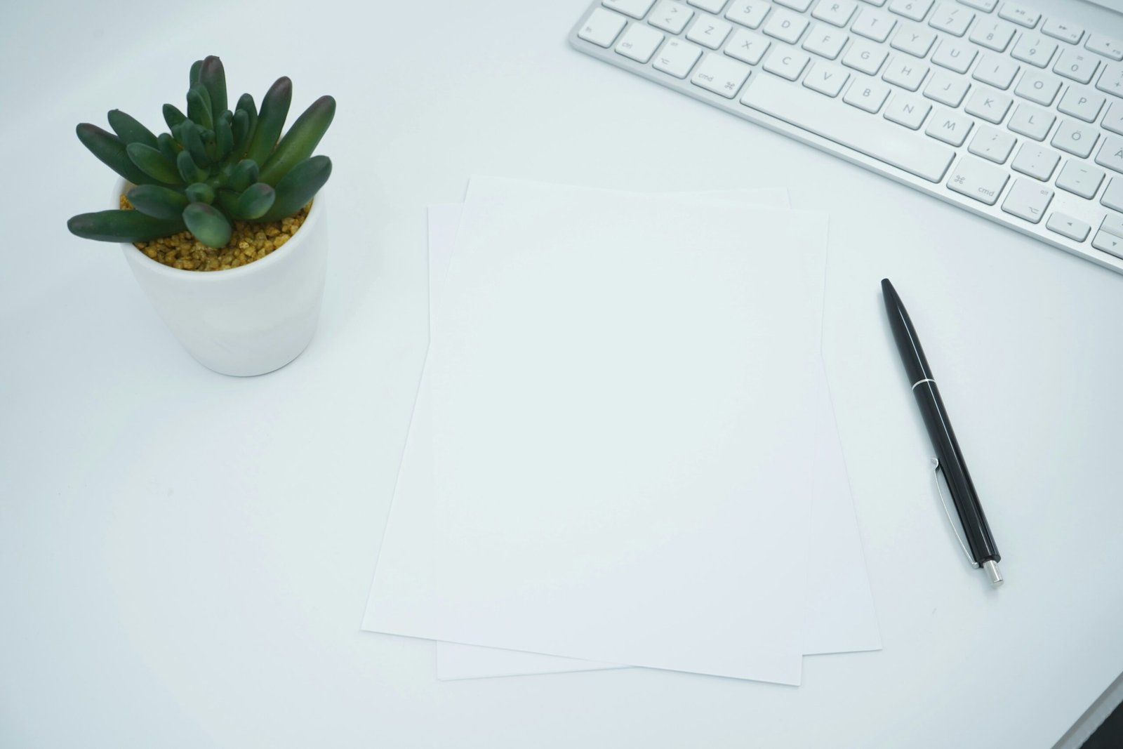How to Use AI to Write a Resume and Cover Letter (Without Sounding Fake)